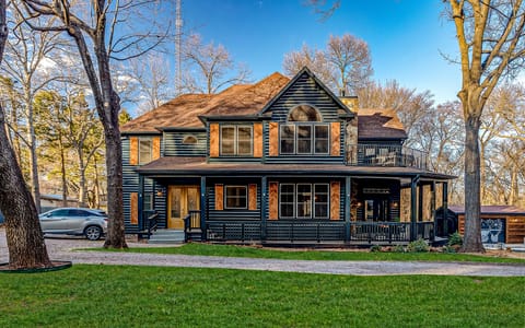 The Onyx - Newly Renovated