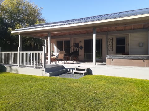 Hot tub and 18 foot pool available