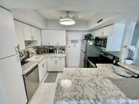 Open kitchen w brand new appliances 