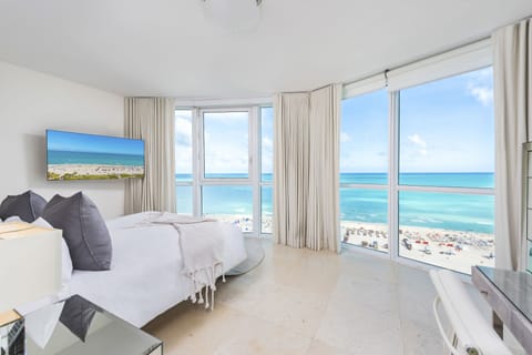 Full Oceanfront Bedroom!