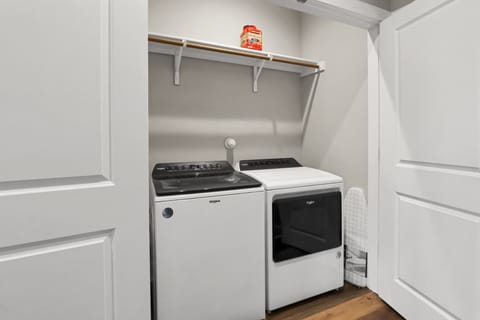 Laundry room with washer/dryer