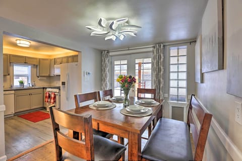 Dining Area | Central A/C & Heating | Free WiFi