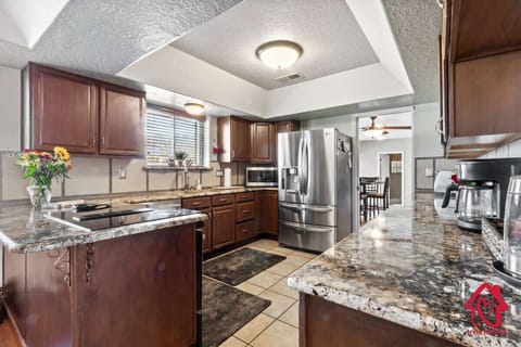 Beautiful kitchen perfect for the home chef