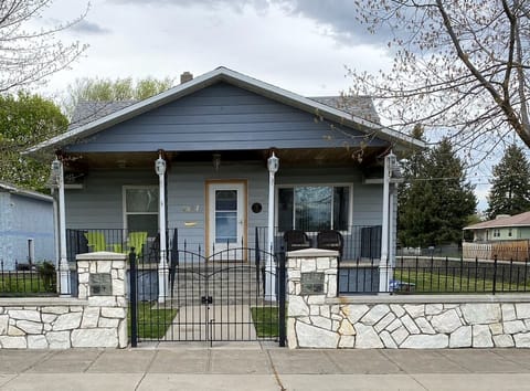 Front porch to sip your beverage and enjoy a beautiful landscape