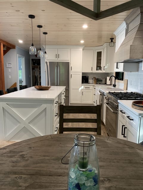 Plenty of room to prep, cook & eat