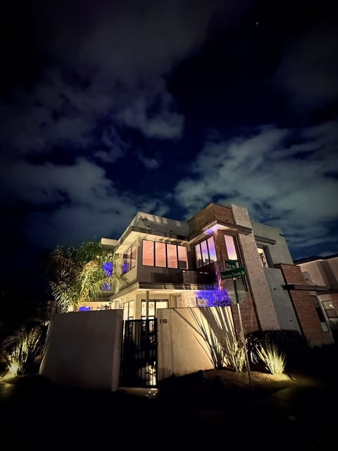 welcome home - corner home with breathtaking views of San Jacinto mountains 