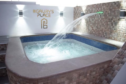 Private jacuzzi