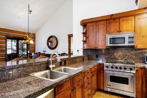 Fully stocked kitchen!