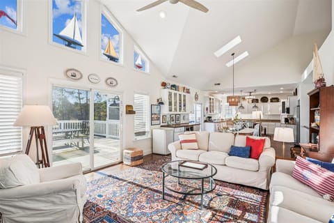 Main Level,Living Room,