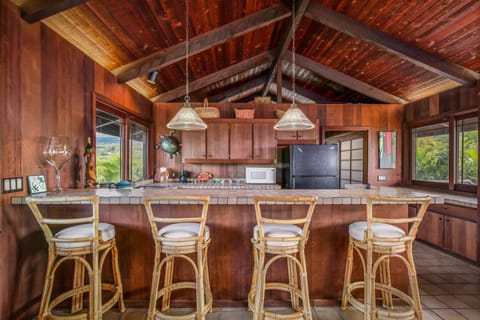 2nd floor has its own living quarters