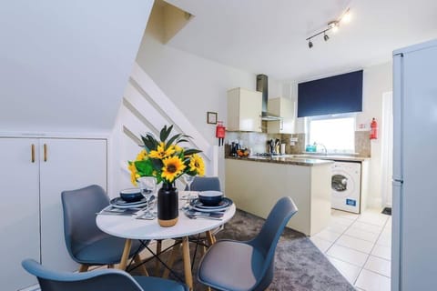 Open plan fully equipped kitchen/dining area with everything you need to cook an array of meals in the evenings.