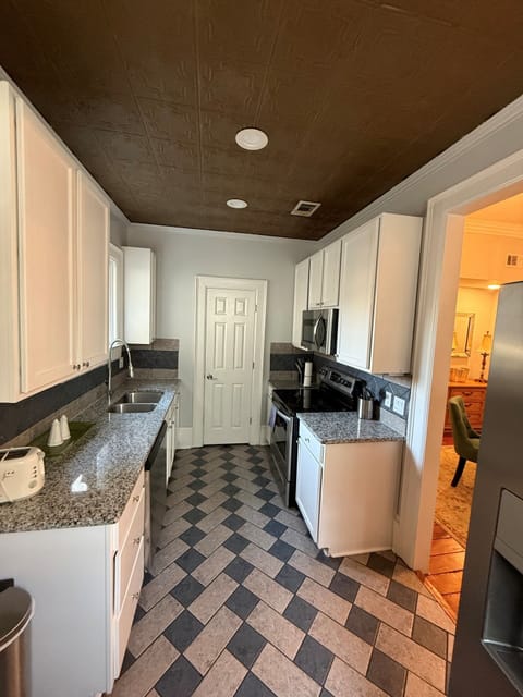 Everything needed for breakfast or a nice dinner is available 