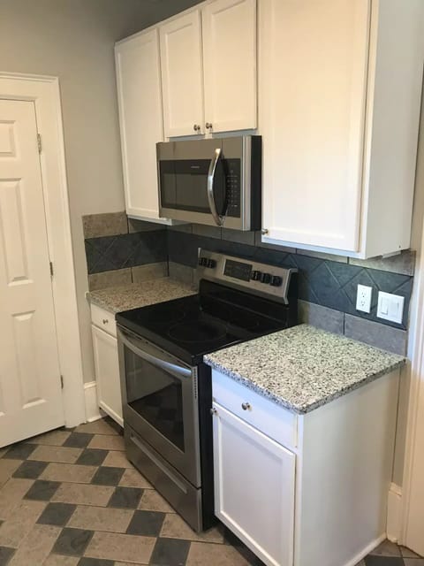 All kitchen amenities provided