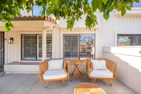 Inviting front patio 