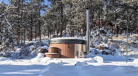 Wood burning hot tub with beautiful views!