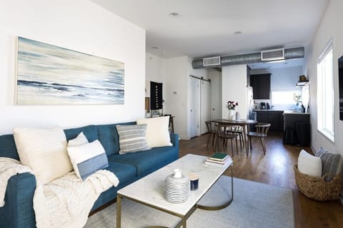 Open Floor Plan, Perfect For Entertaining!