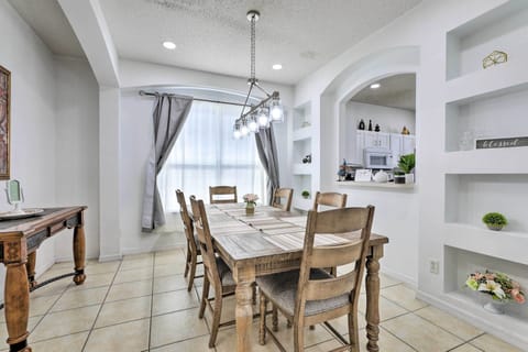 Dining Room | Dishware/Flatware Provided