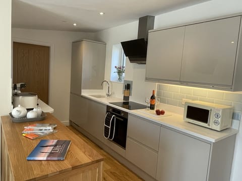 Kitchen with gloss units, built-in fridge/freezer & space for your shopping