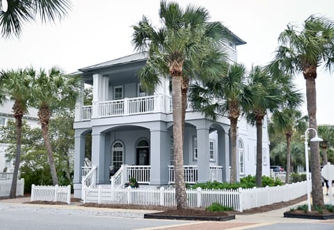 Welcome to The Quarterdeck at Carillon!