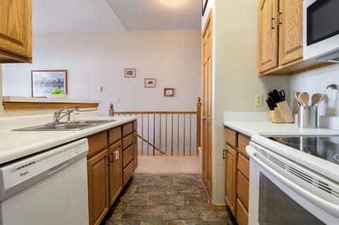 Grand Vista 423 Kitchen