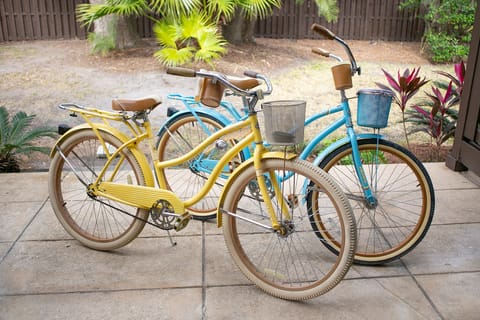 Two beach cruisers available for your stay
