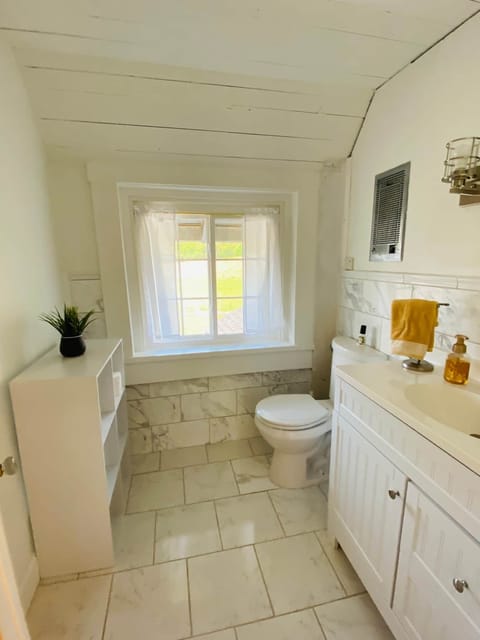 The private restroom adjoining the Honey Room