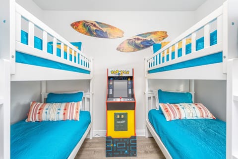 2 sets of Bunk Beds: sleeps 4