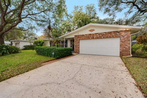 Nestled in a quiet neighborhood minutes from Phillies Stadium and the beaches.