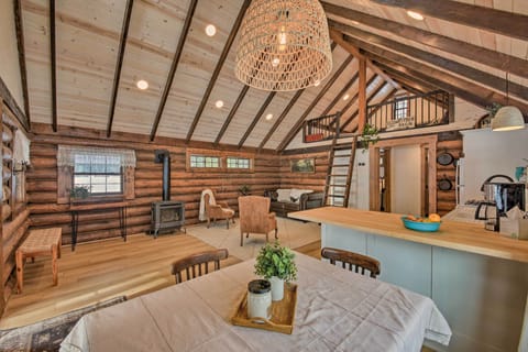 Dining Area | Main Level | Dishware/Flatware | Complimentary Spices