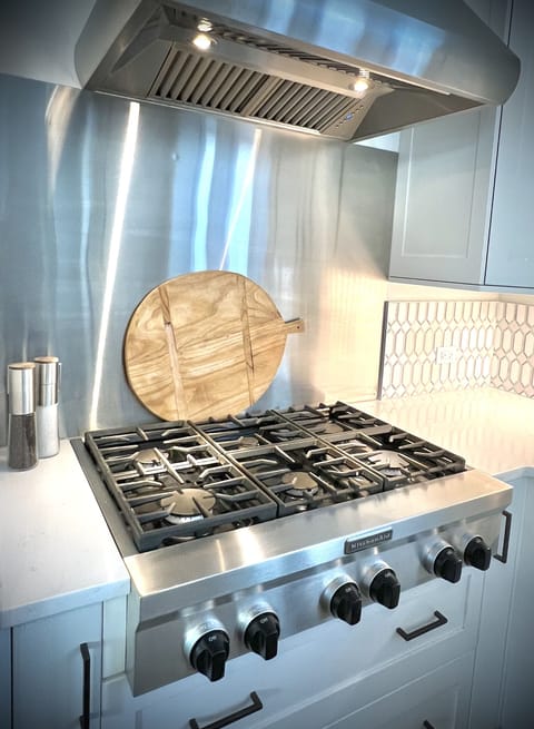 6 burner cooktop with exterior exhaust