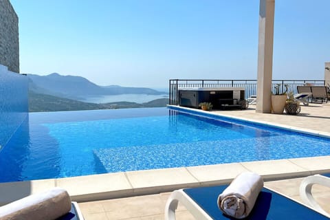 The terrace is generous, the infinity pool a dream and the Jacuzzi indulgent!