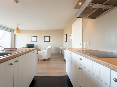 Flooring, Interior Design, Wood, Countertop, Ceiling, Cabinetry, Kitchen, Floor, Furniture, Light Fixture