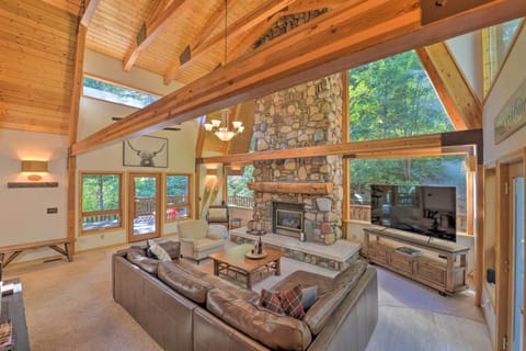 Alpine Vacation Rental | 3BR | 2.5BA | Access Only By Stairs | 2,800 Sq Ft