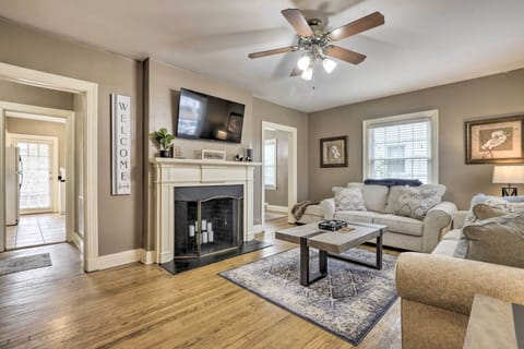 Greensboro Vacation Rental | 2BR | 1BA | Stairs Required for Entry | 1,022 Sq Ft