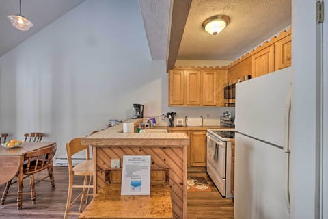 Dining Area | Dishware Provided