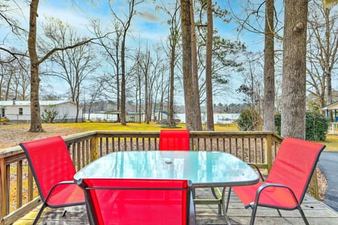 Deck | Outdoor Dining Area