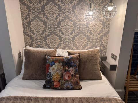 double room shared bathroom-Park view-Room 4