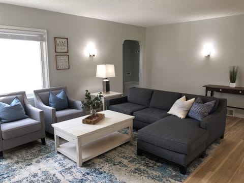 Cozy living room with Smart TV and lake views!