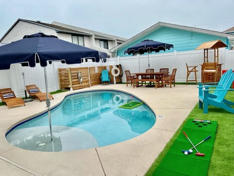 Fun backyard for the entire group! Many games and toys! 