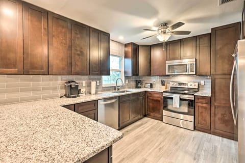 Fully Equipped Kitchen | Dishware & Flatware