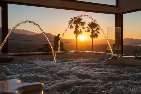 Athina House Spa&Hammam - Roof Terrace with Spa Wirlpool, BBQ & Dinning  Area