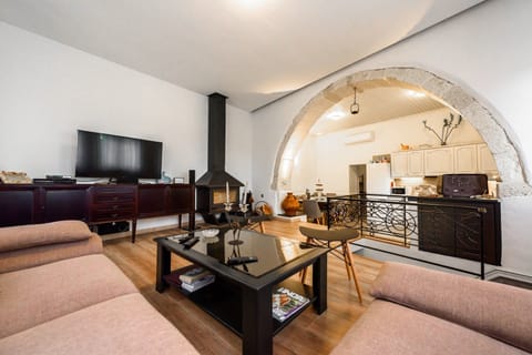 Athina House Spa&Hammam - Open Plan Room with Living Room, Kitchen &Dining Area 