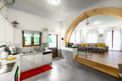 Athina House Spa&Hammam - Fully Equipped Kitchen and Living Room 