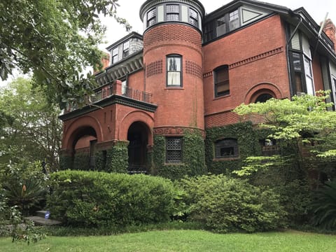 This apartment is the ground level back apartment at this famous George Baldwin house