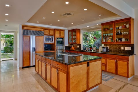 Fully equipped kitchen for culinary enthusiasts