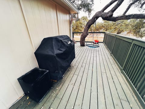 From balcony to barbecue: where the city meets the smoky aroma of deliciousness