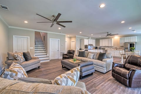 Basement Den & Full Kitchen 22'x36'