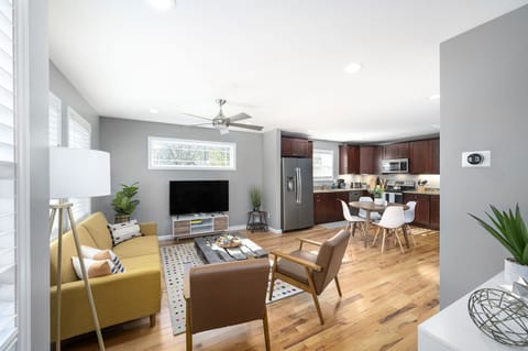 Open concept floor plan making it easy to gather with family and friends.