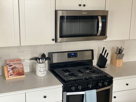 Gas appliances with cookware. Plates/bowls/cups etc...