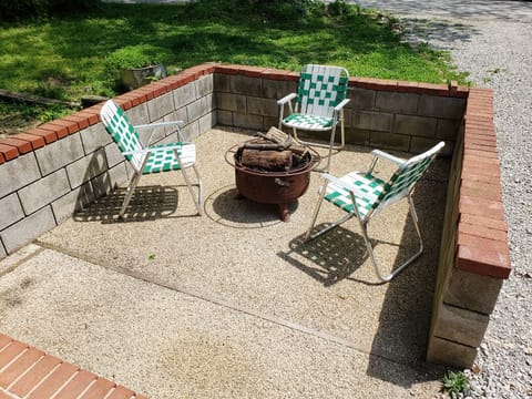 This here's how we like to smoke when we eats.